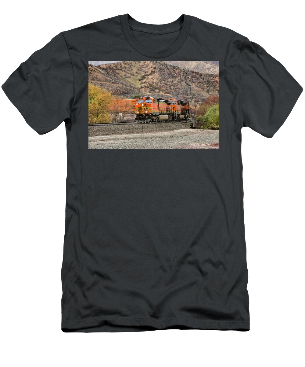 Bnsf T-Shirt featuring the photograph Bnsf4114 1 by Jim Thompson