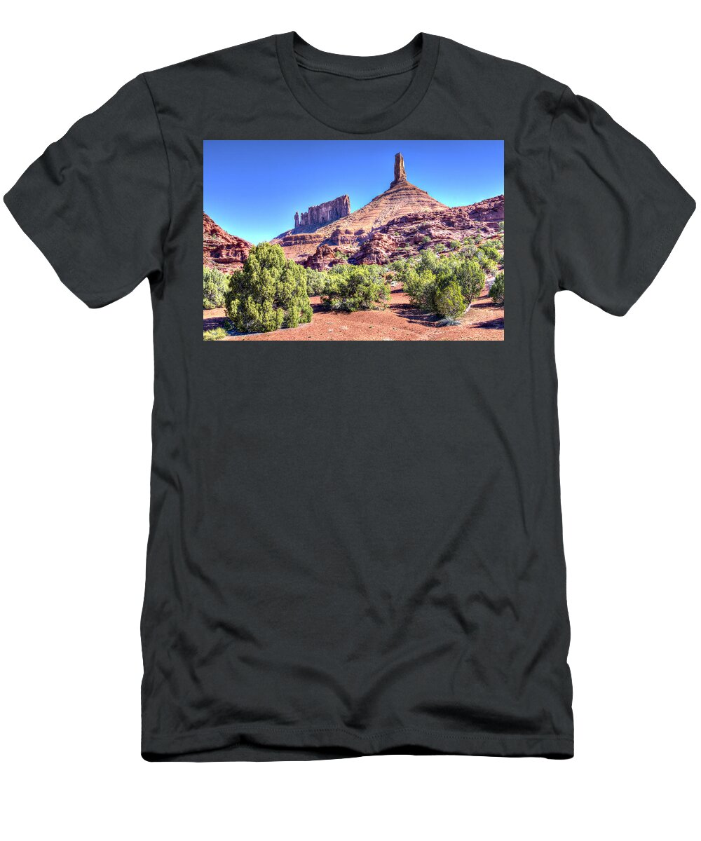 Western Usa T-Shirt featuring the photograph Castleton Tower by Alan Toepfer