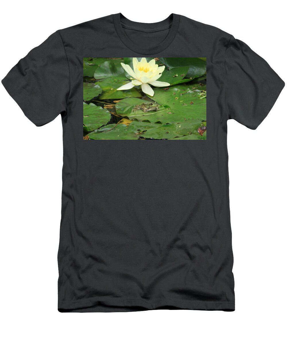 Nature Photography T-Shirt featuring the photograph Chilling at the pad by Robert Carey