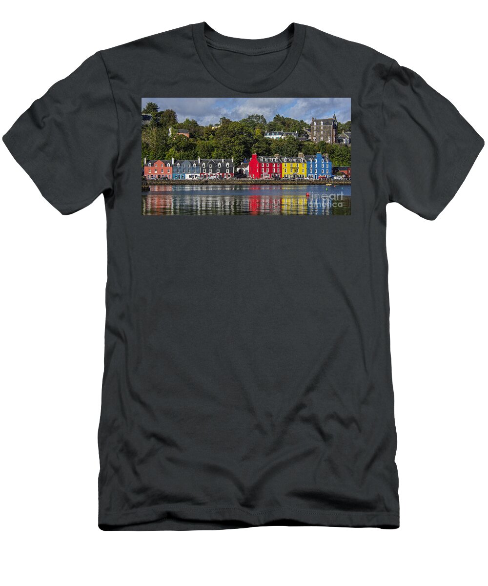 Scotland T-Shirt featuring the photograph Colourful Tobermory by Chris Thaxter