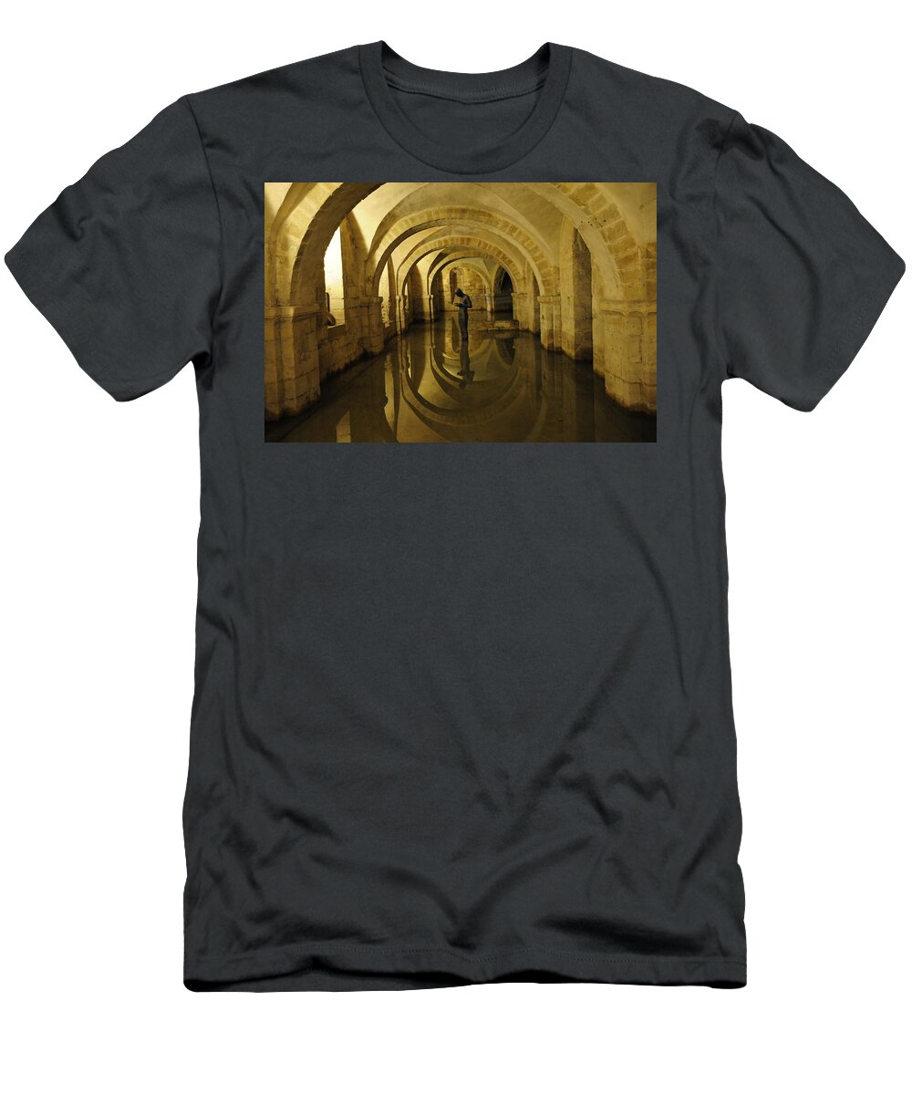 Antony Gormley T-Shirt featuring the photograph Contemplation by Susie Rieple