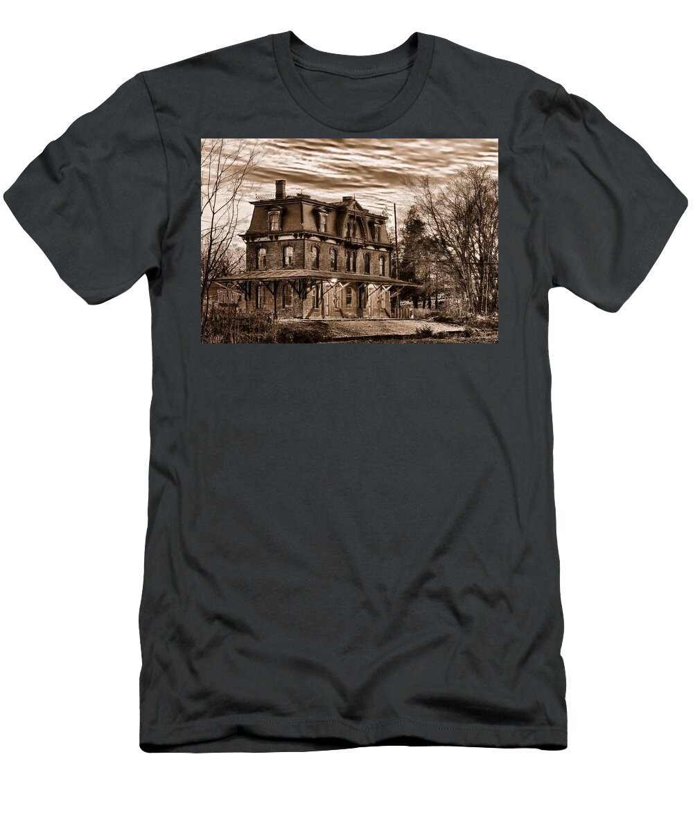 Train Station T-Shirt featuring the photograph Hopewell Station by Mark Fuller