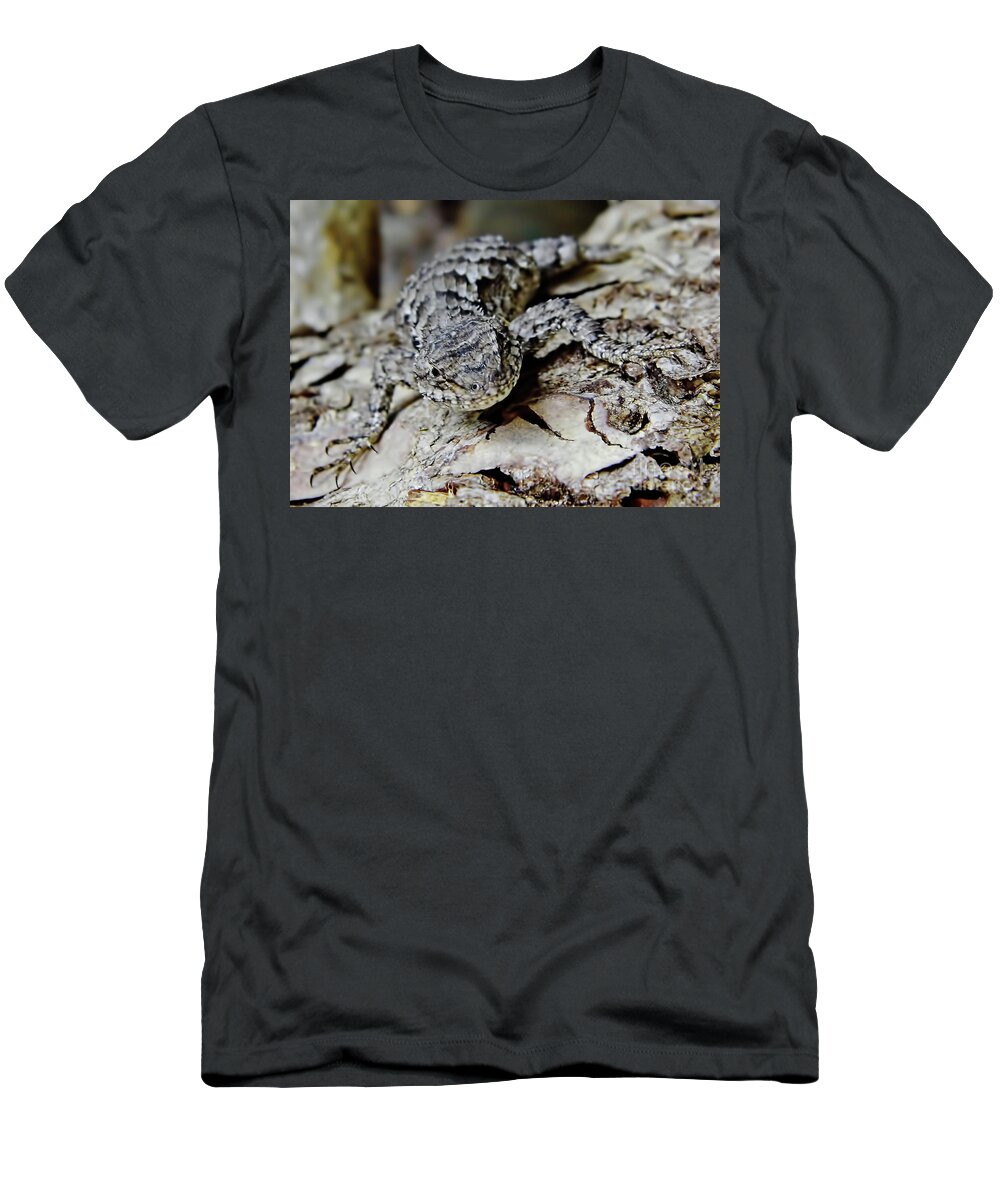 Lizard T-Shirt featuring the photograph I'm Not A Gecko by D Hackett