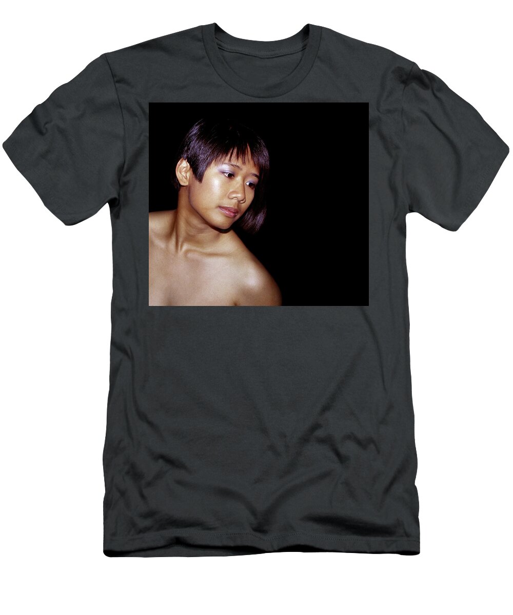 Woman T-Shirt featuring the photograph Lean In by David Kleinsasser