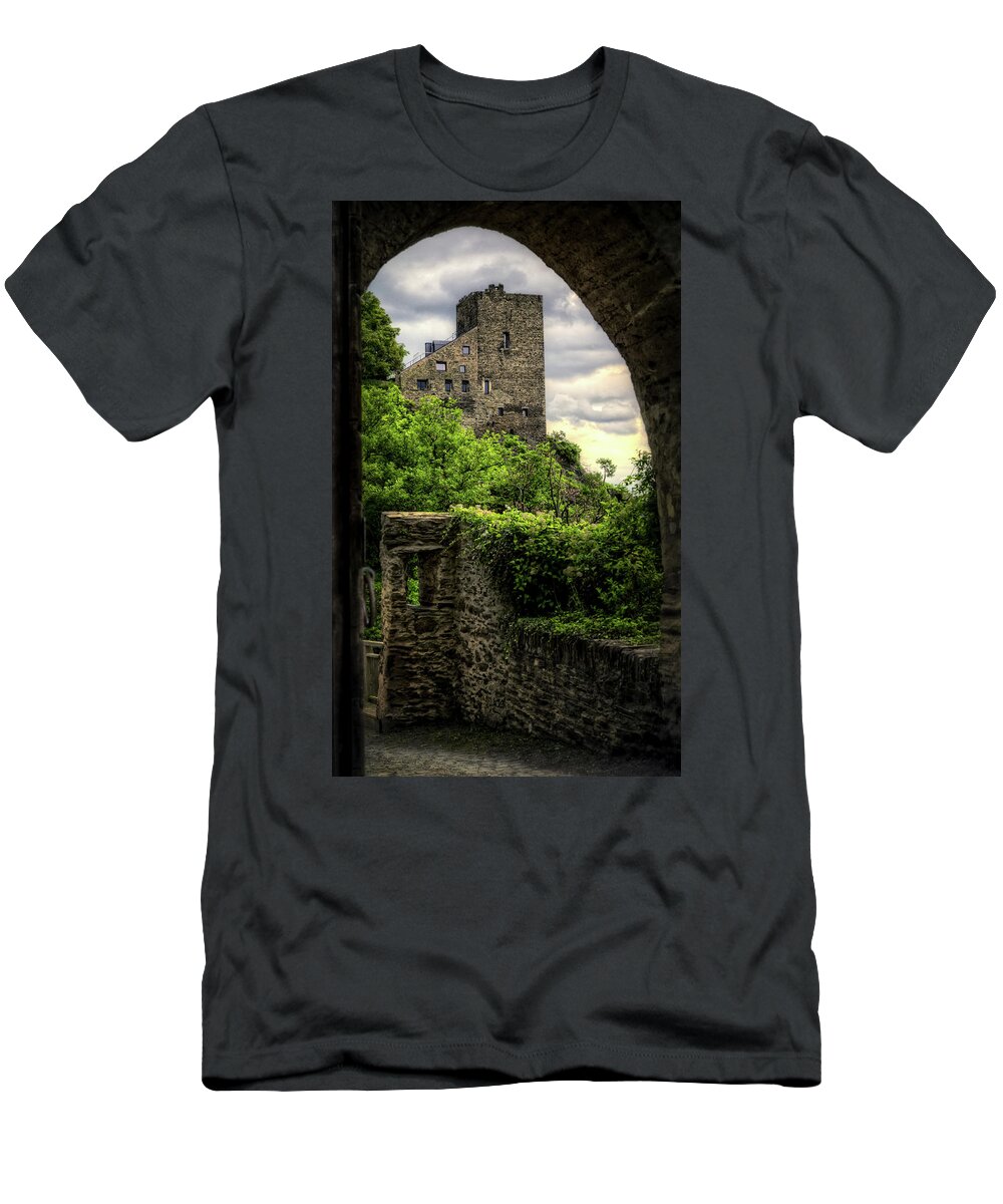 Aussenaufnahme T-Shirt featuring the photograph Liebenstein Castle by Hans Zimmer