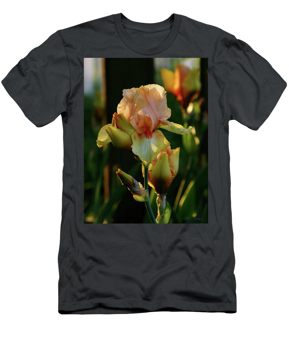 Luxurious T-Shirt featuring the photograph Luxurious Nature 6764 H_2 by Steven Ward