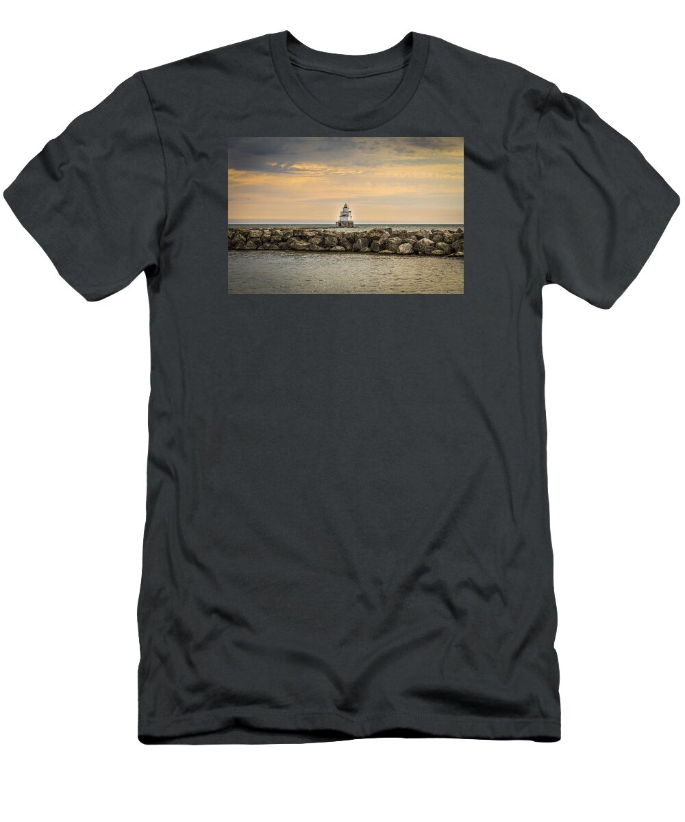 Manitowoc Breakwater Lighthouse T-Shirt featuring the photograph Manitowoc Lighthouse 2015-2 by Thomas Young