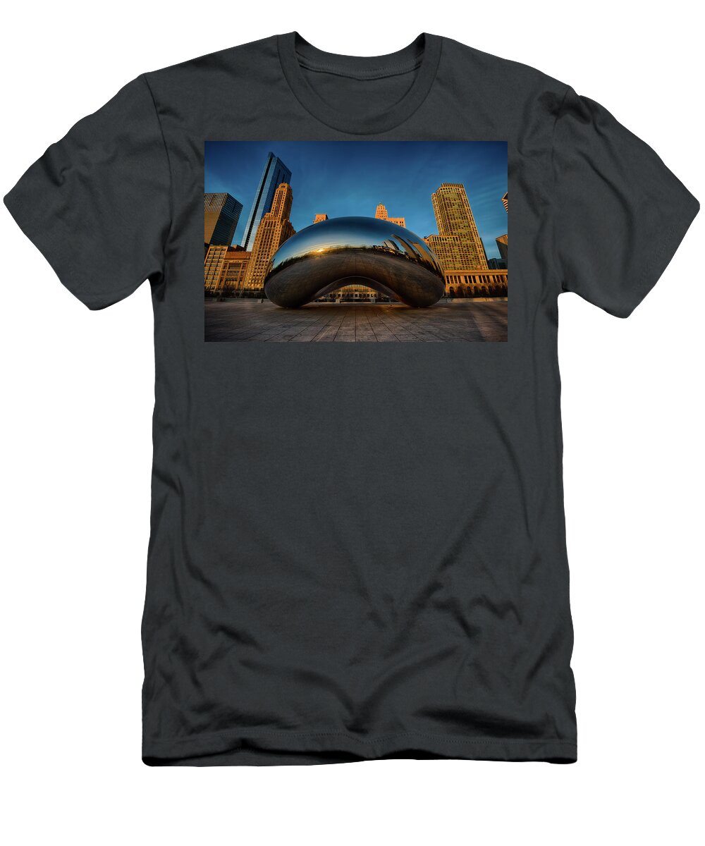 Chicago Cloud Gate T-Shirt featuring the photograph Morning Bean by Sebastian Musial