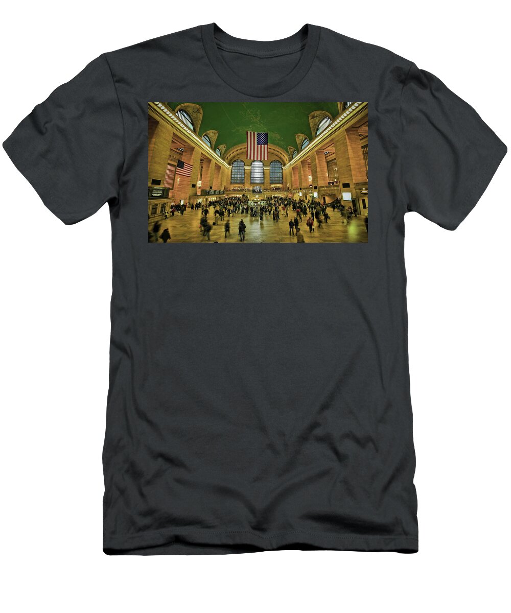 Architecture T-Shirt featuring the photograph New York Minute by Evelina Kremsdorf