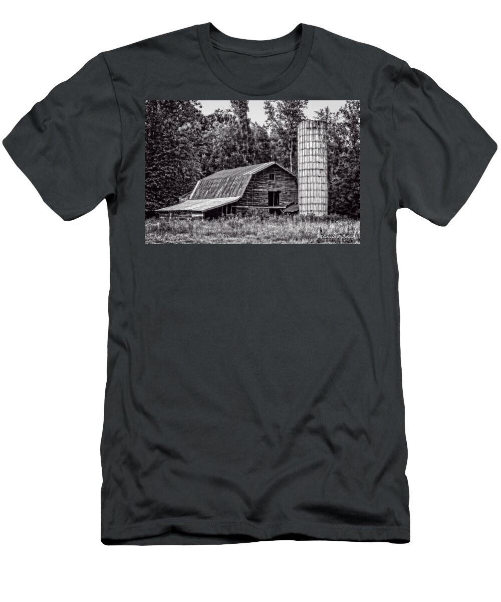 Barn T-Shirt featuring the photograph Old Barn - BW by Christopher Holmes
