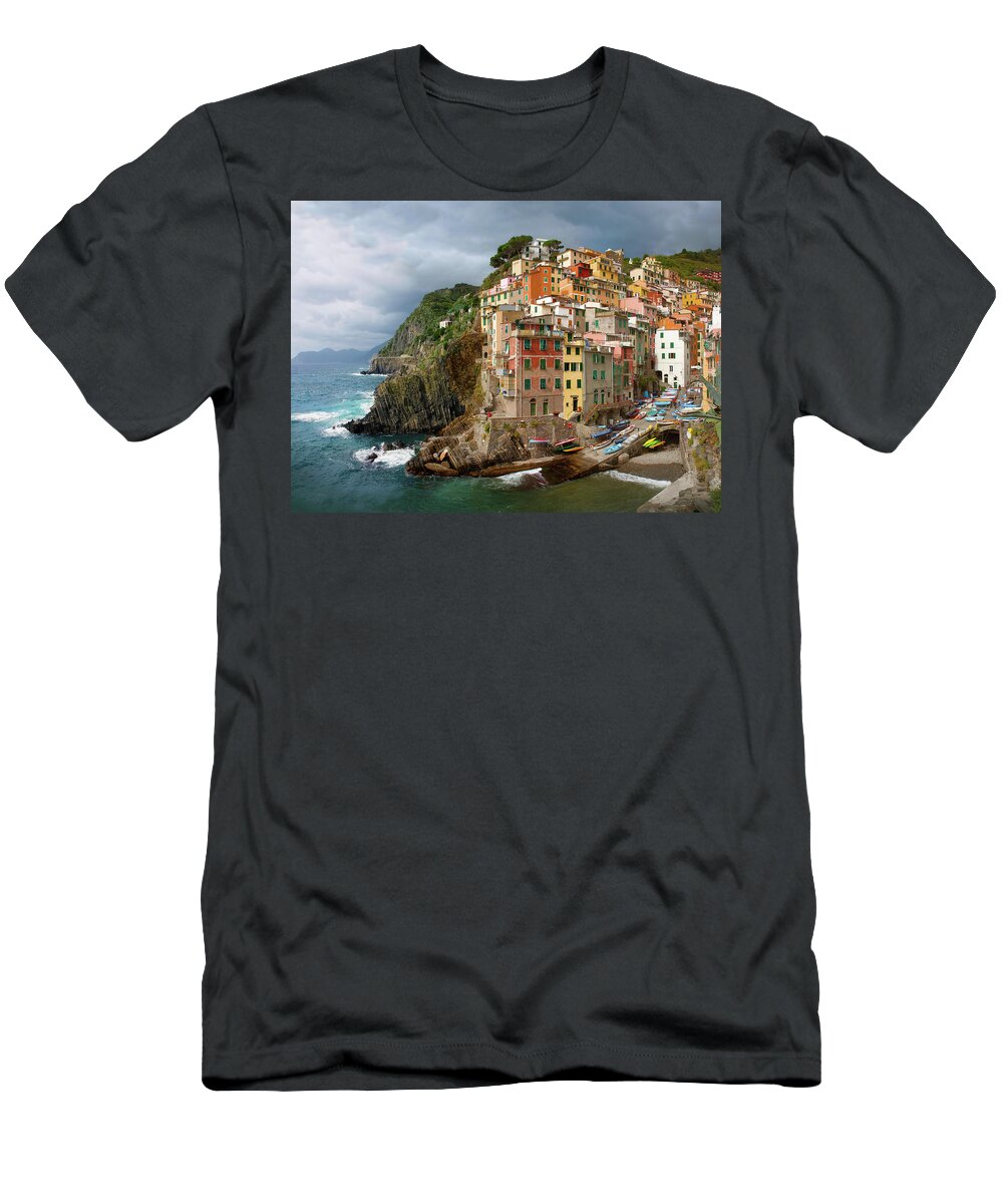 Riomaggiore T-Shirt featuring the photograph Riomaggiore Italy by Cliff Wassmann