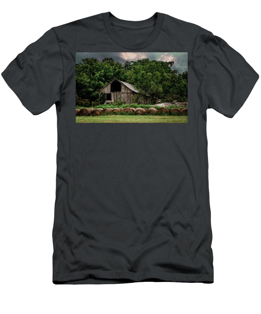 Spooky T-Shirt featuring the photograph Spooky barn by Sam Rino
