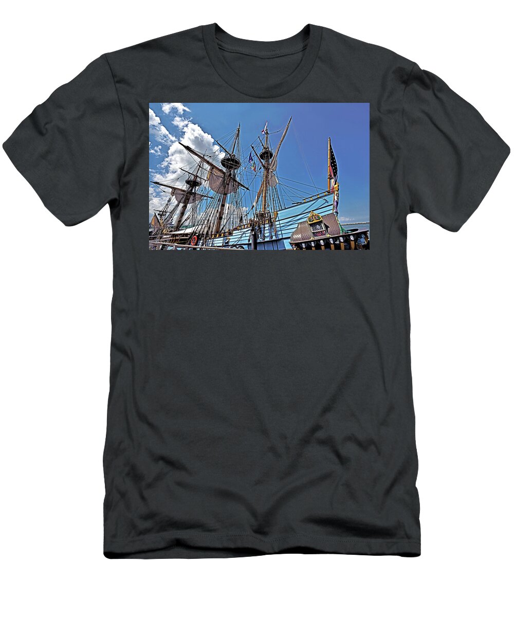 Kalmar Nyckel T-Shirt featuring the photograph The Kalmar Nyckel - Delaware by Brendan Reals