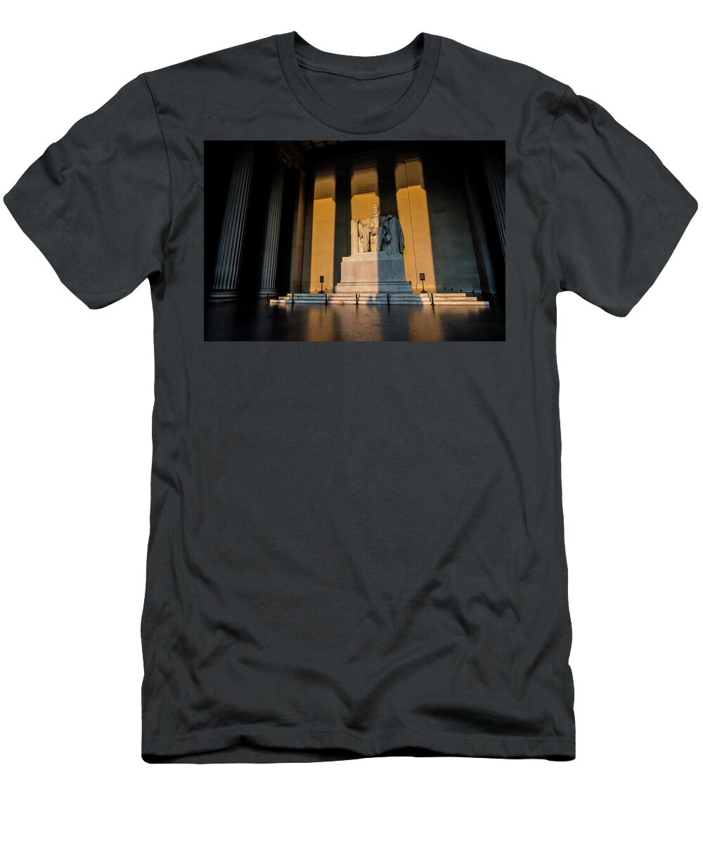 Lincoln Memorial T-Shirt featuring the photograph The Lincoln Memorial at sunrise by Sven Brogren