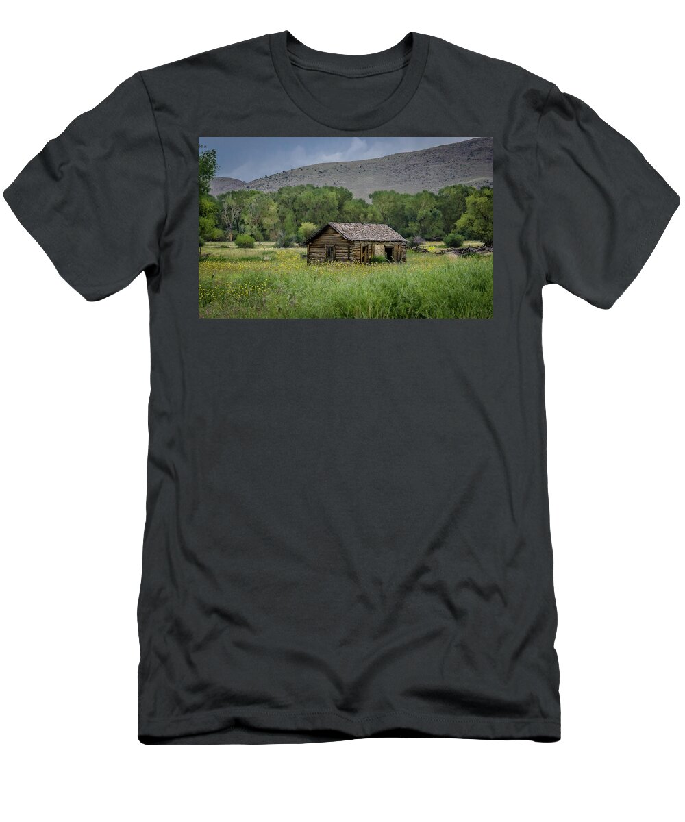 Cabin T-Shirt featuring the photograph This old Cabin by Jaime Mercado