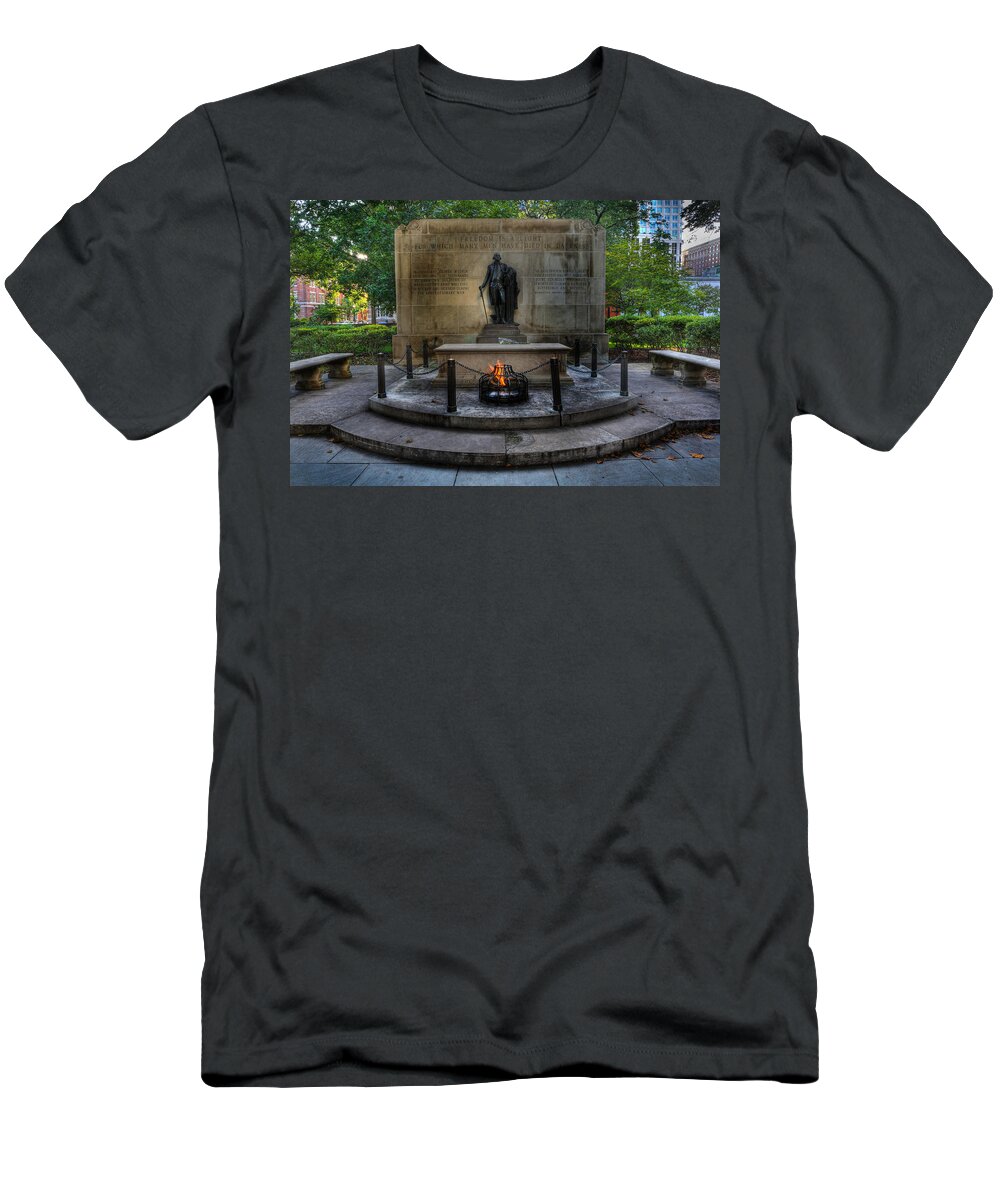 Lee Dos Santos T-Shirt featuring the photograph Tomb of the Unknown Revolutionary War Soldier - George Washington by Lee Dos Santos