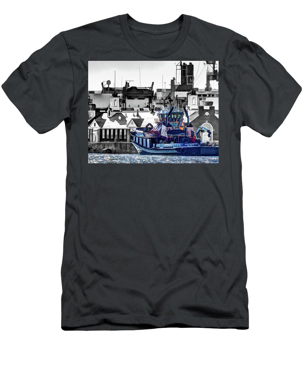 Boat T-Shirt featuring the photograph Tugboat Independence by David Thompsen