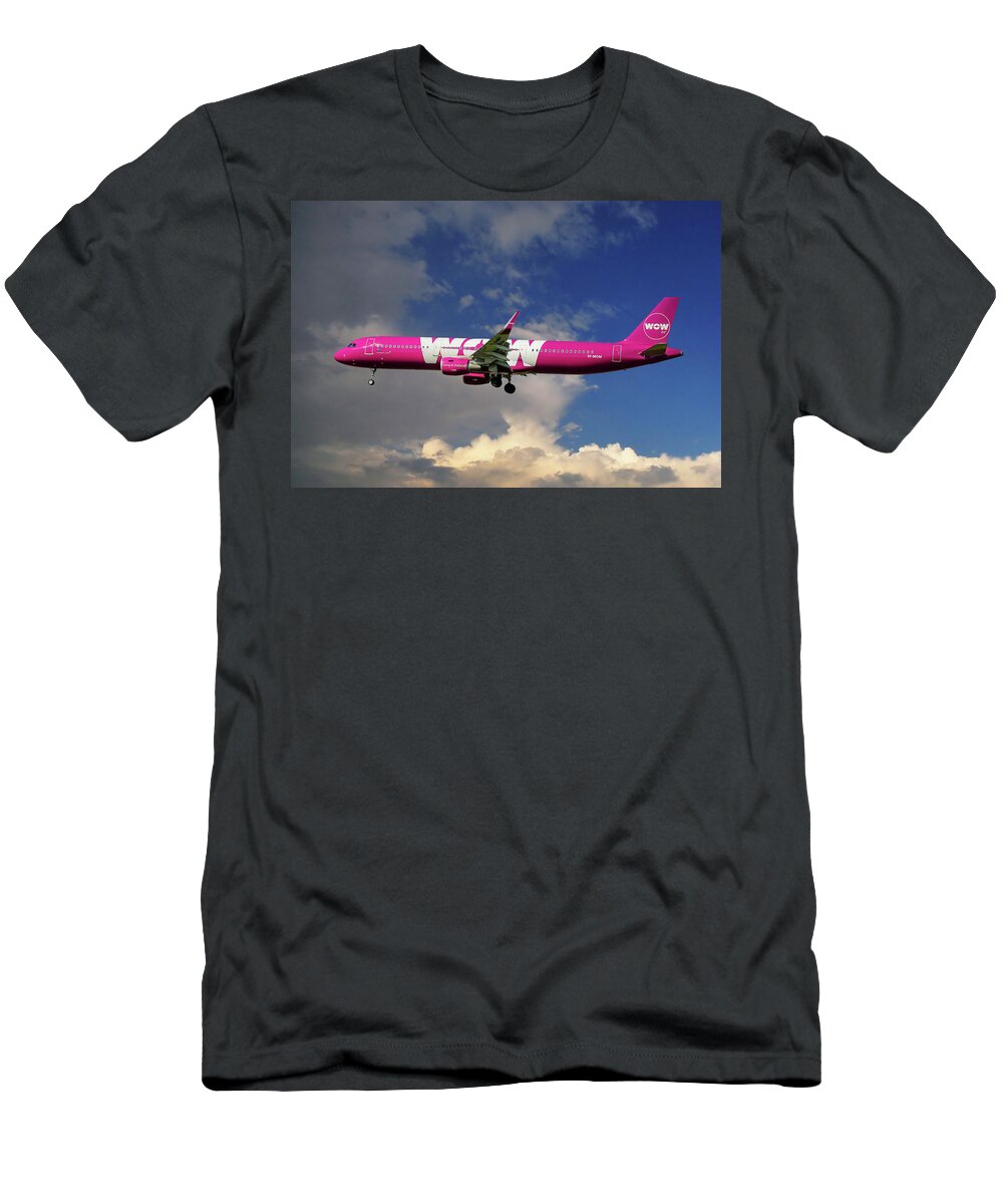 Wow Air T-Shirt featuring the photograph WOW Air Airbus A321-211 by Smart Aviation