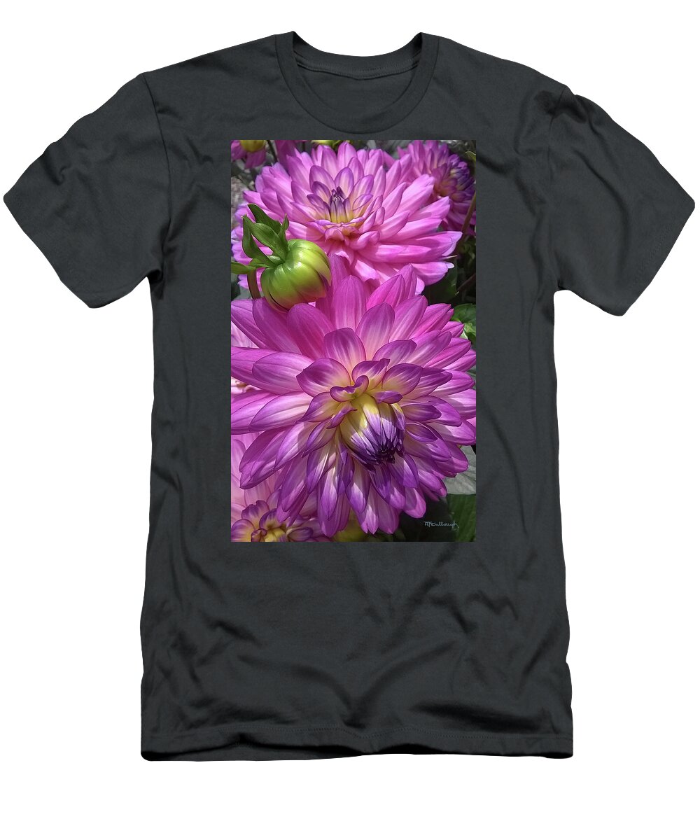 Duane Mccullough T-Shirt featuring the photograph Zinna Pink 2 by Duane McCullough