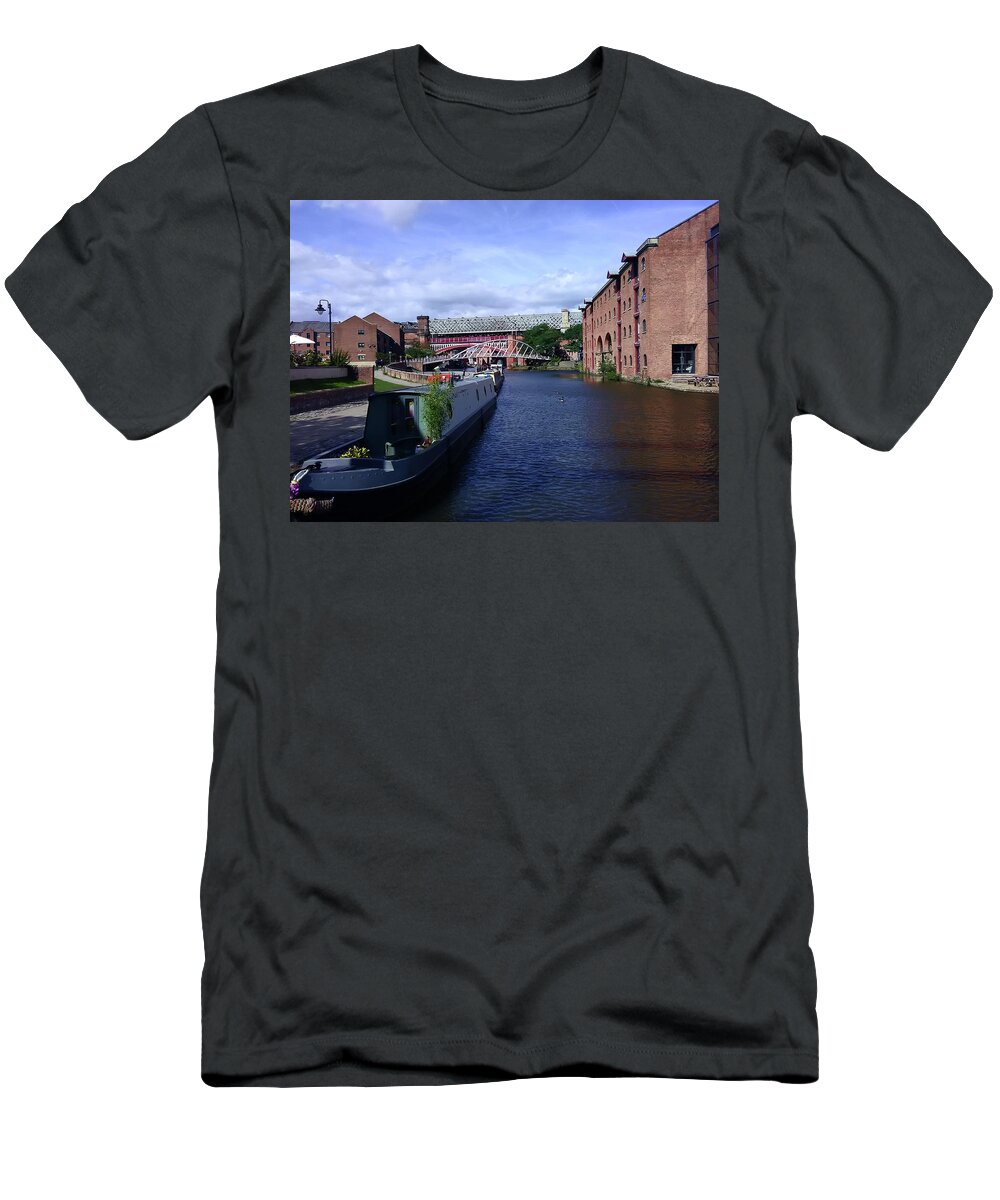 Manchester T-Shirt featuring the photograph 13/09/18 MANCHESTER. Castlefields. The Bridgewater Canal. by Lachlan Main