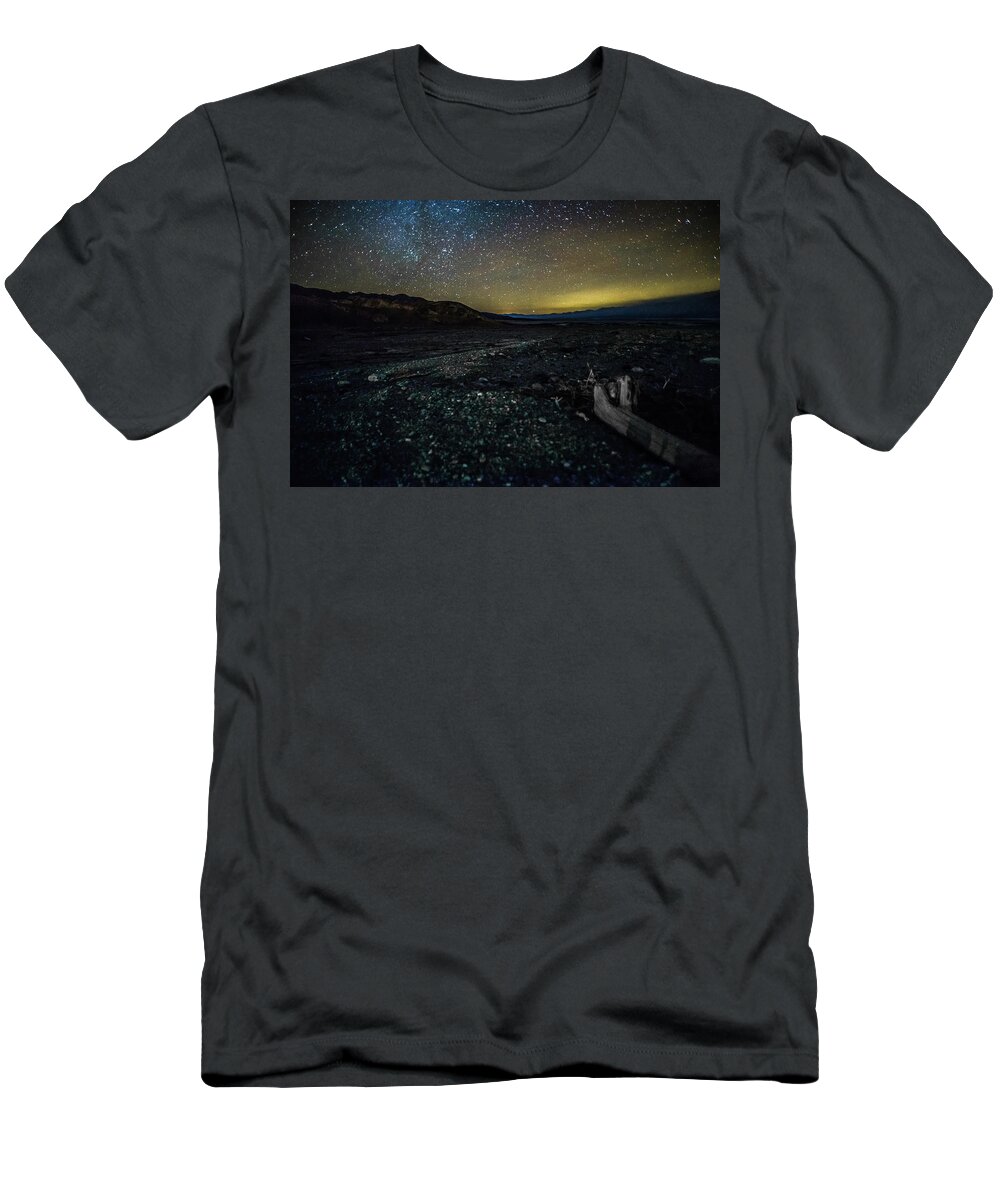 gå i stå Skynd dig Janice Night time and dark sky over death valley national park T-Shirt for Sale by  Alex Grichenko