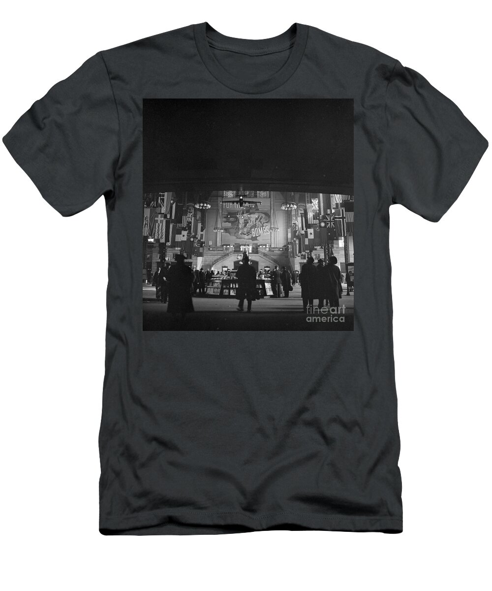 1943 T-Shirt featuring the photograph Chicago Union Station by Delano