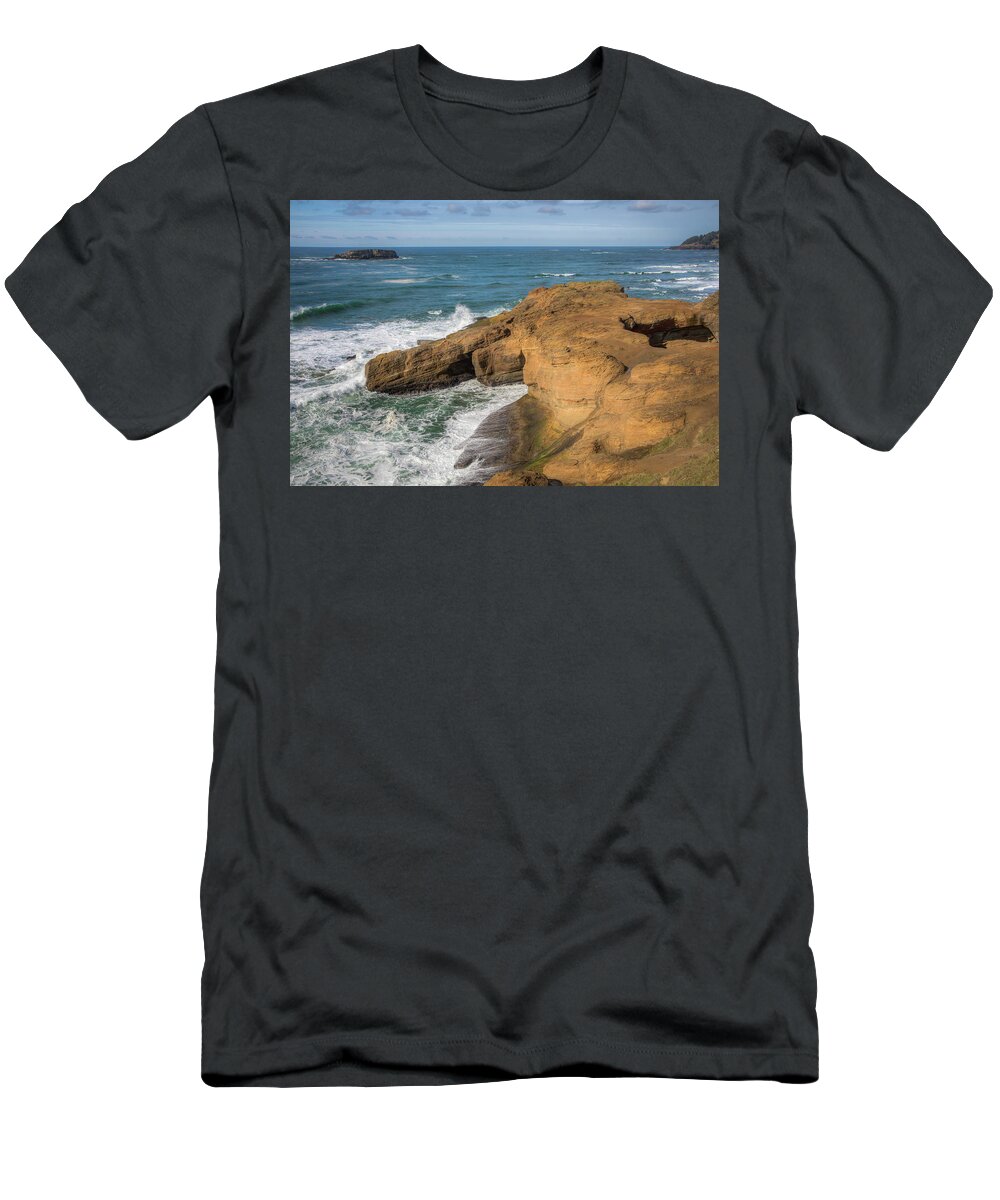 Punchbowl T-Shirt featuring the photograph Devils Punchbowl 0924 by Kristina Rinell