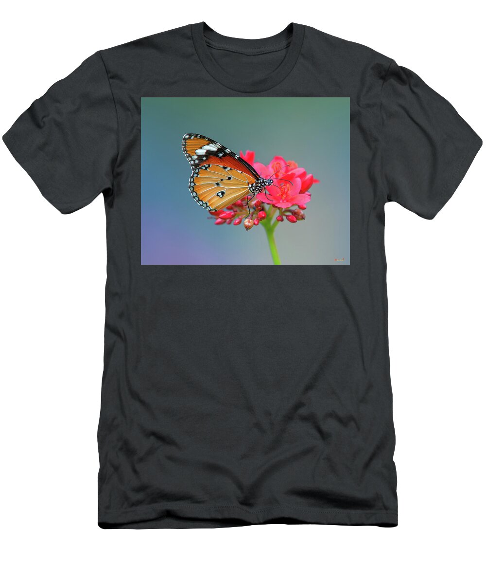 Bangkok T-Shirt featuring the photograph Plain Tiger or African Monarch Butterfly DTHN0246 by Gerry Gantt