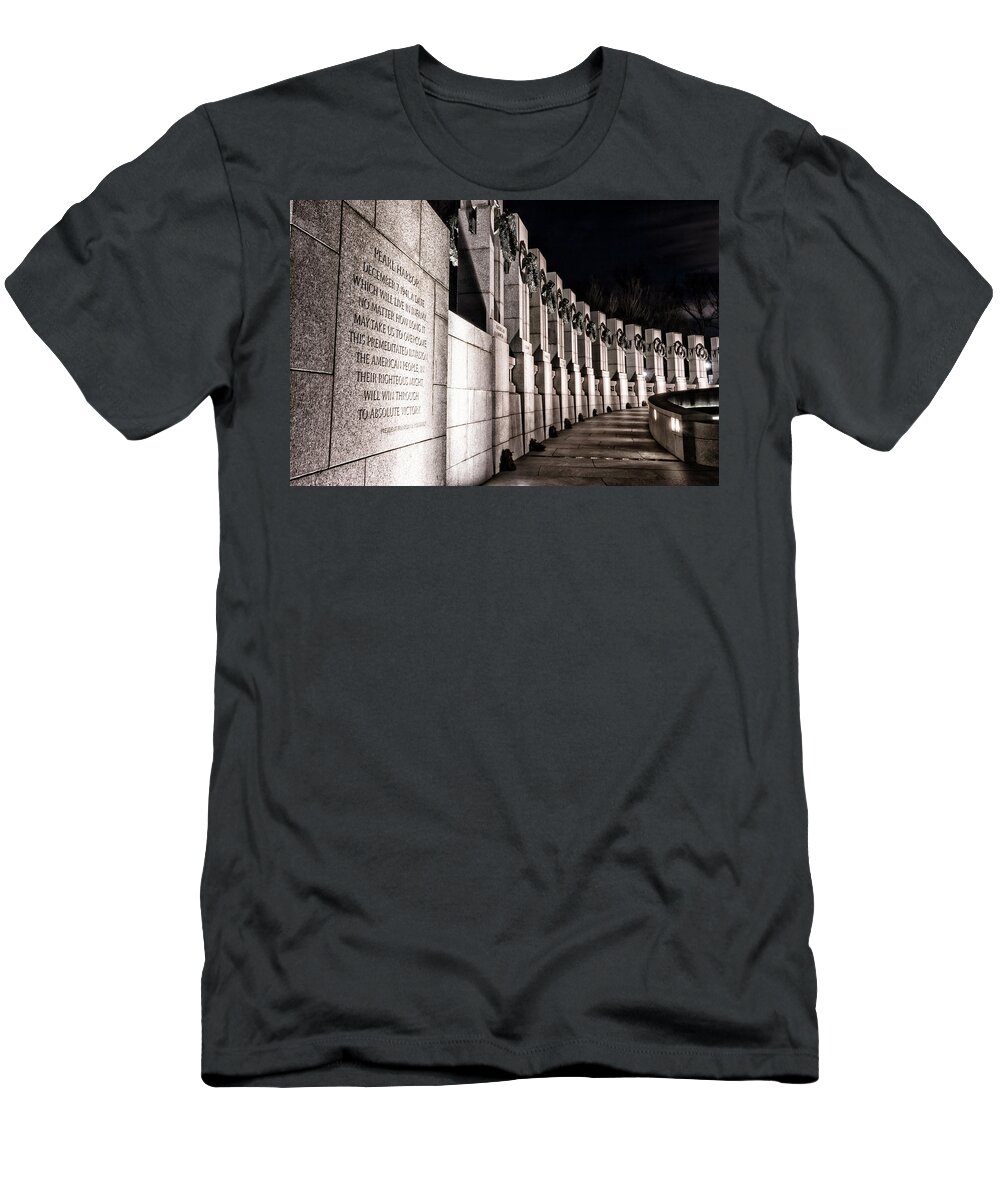 Washington T-Shirt featuring the photograph World War II Memorial by Travis Rogers