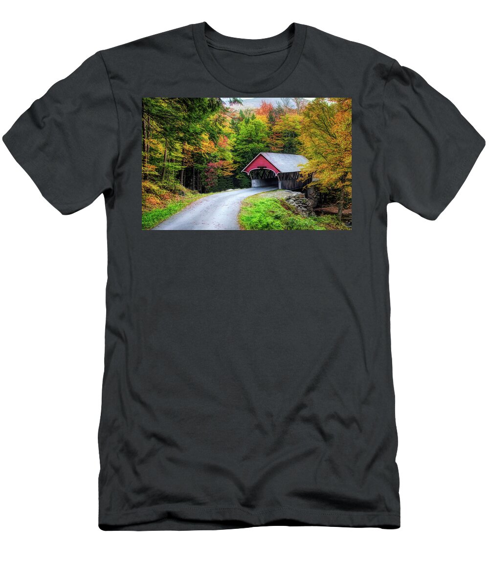 A walk Through the Flume Gorge Covered T-Shirt Jeff Folger - Pixels