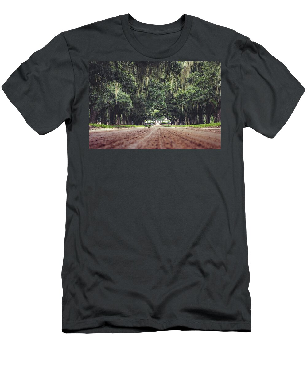 Boone Hall T-Shirt featuring the photograph Boone Hall Approach by Ray Devlin