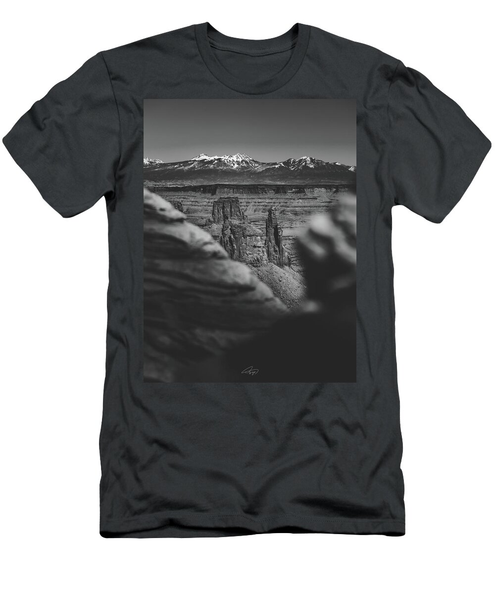  T-Shirt featuring the photograph Canyonpeering BW D by William Boggs
