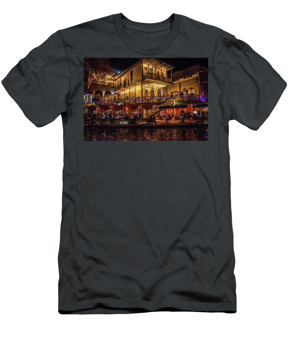 San Antonio T-Shirt featuring the photograph Christmas Dining on the Riverwalk by Lynn Bauer