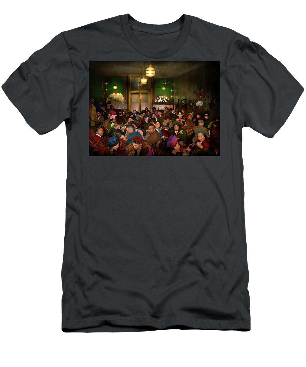 Chicago T-Shirt featuring the photograph City - Chicago, IL - The original Tony's Tavern 1941 by Mike Savad