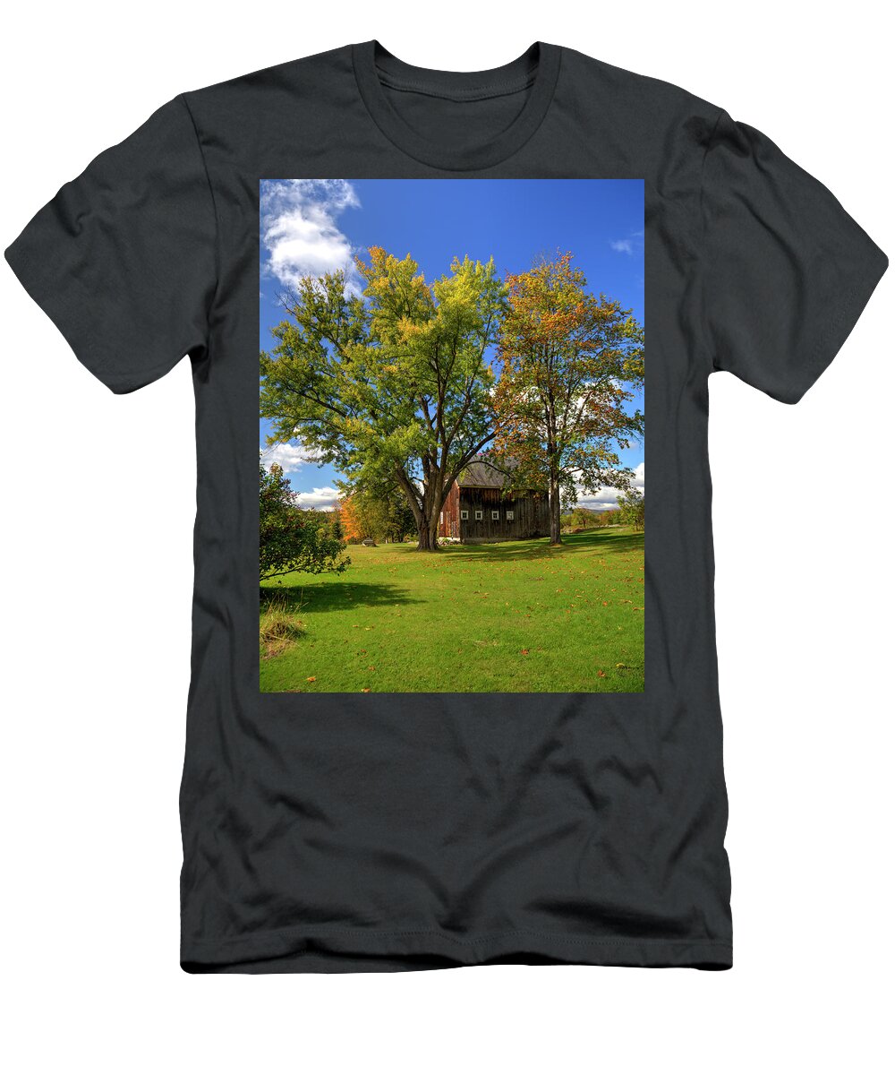 Fine Art T-Shirt featuring the photograph Colonial Style Barn by Robert Harris