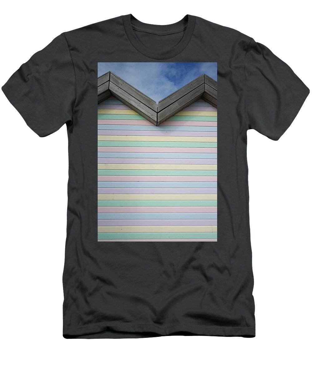 Richard Reeve T-Shirt featuring the photograph Colorful Beach Hut by Richard Reeve