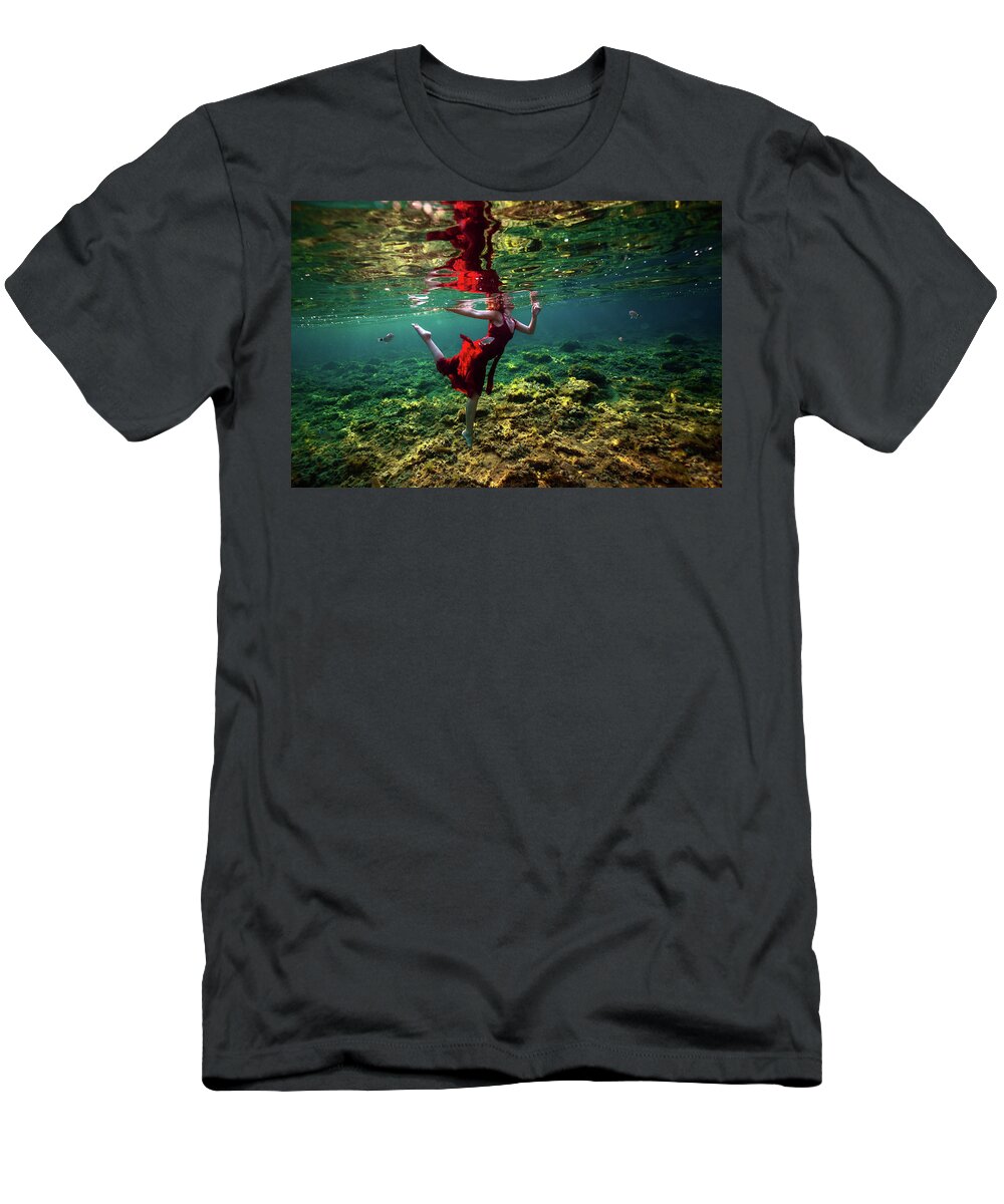 Underwater T-Shirt featuring the photograph Dancing by Gemma Silvestre