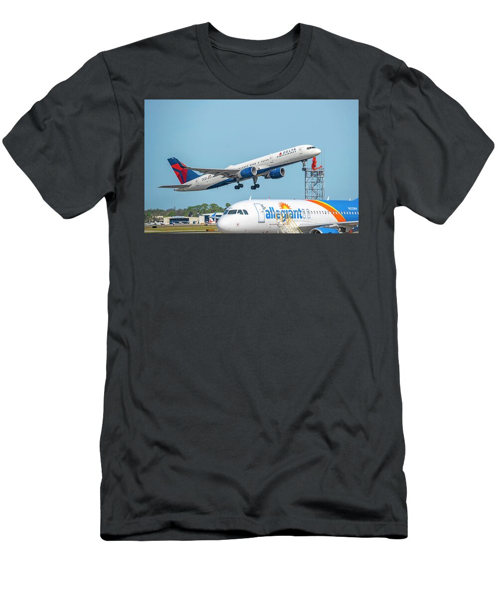 Delta T-Shirt featuring the photograph Delta Airline by Dart Humeston