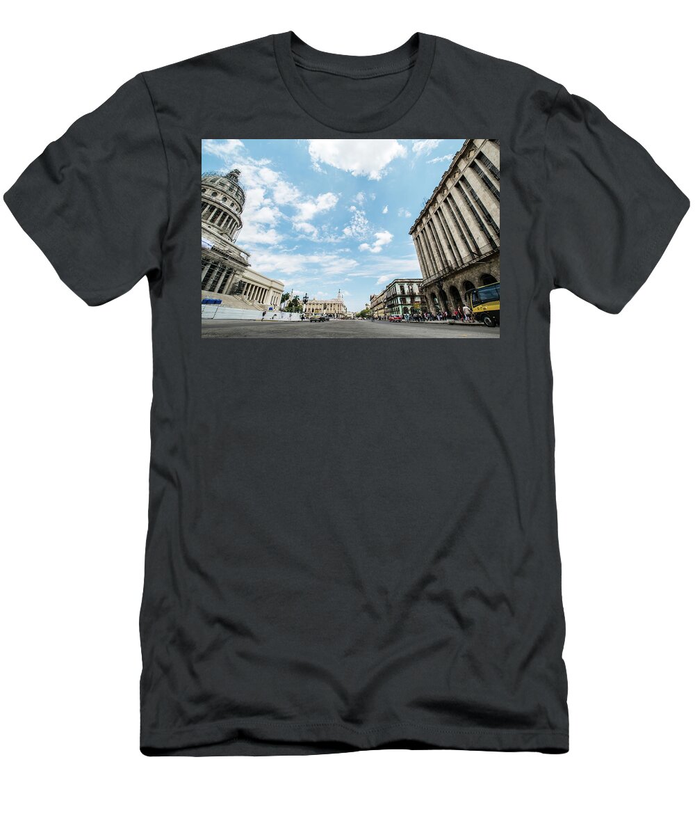 Cuba T-Shirt featuring the photograph El Capitolio, Havana. Cuba by Lie Yim