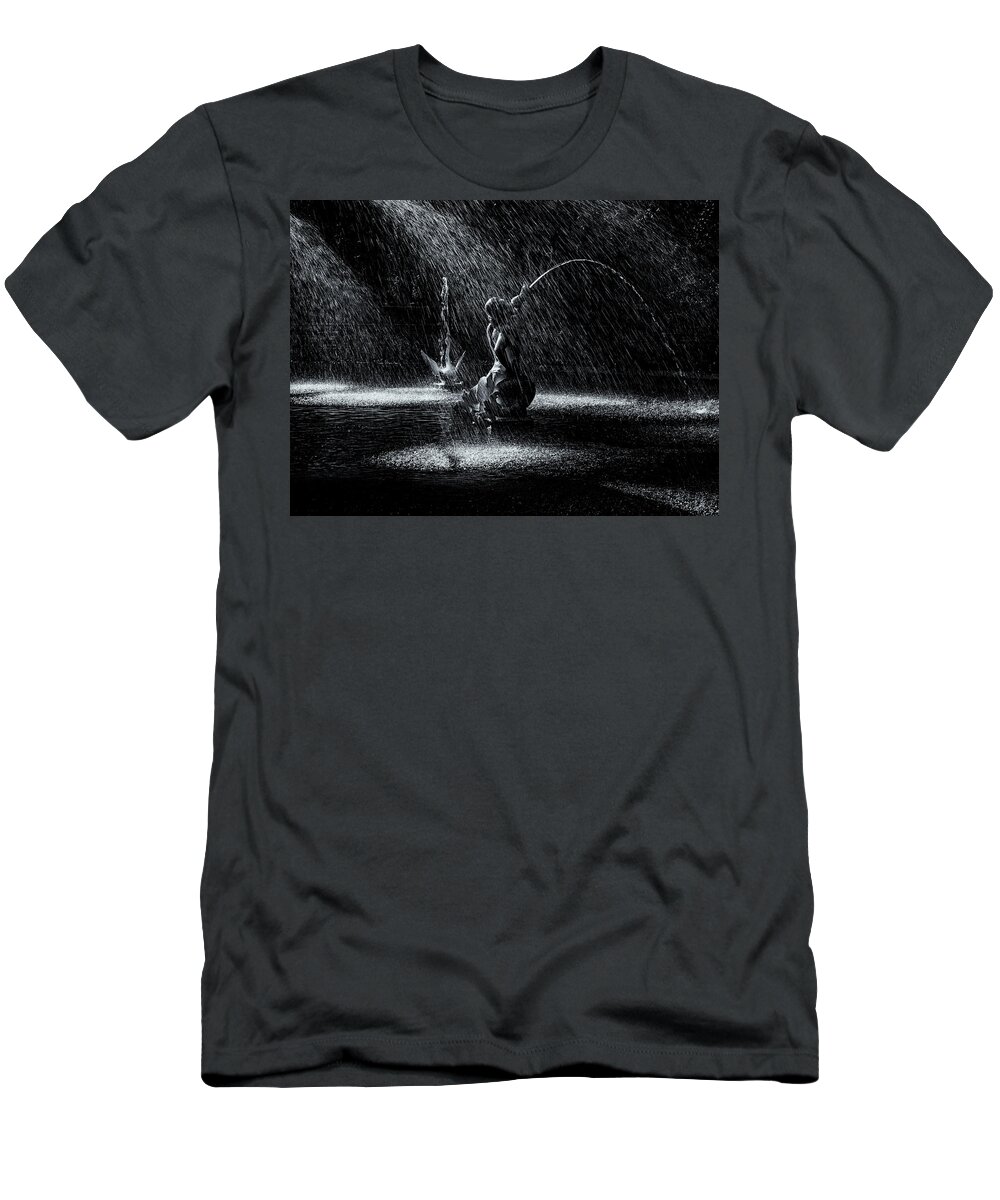 Marietta Georgia T-Shirt featuring the photograph Forsyth Fountain II by Tom Singleton