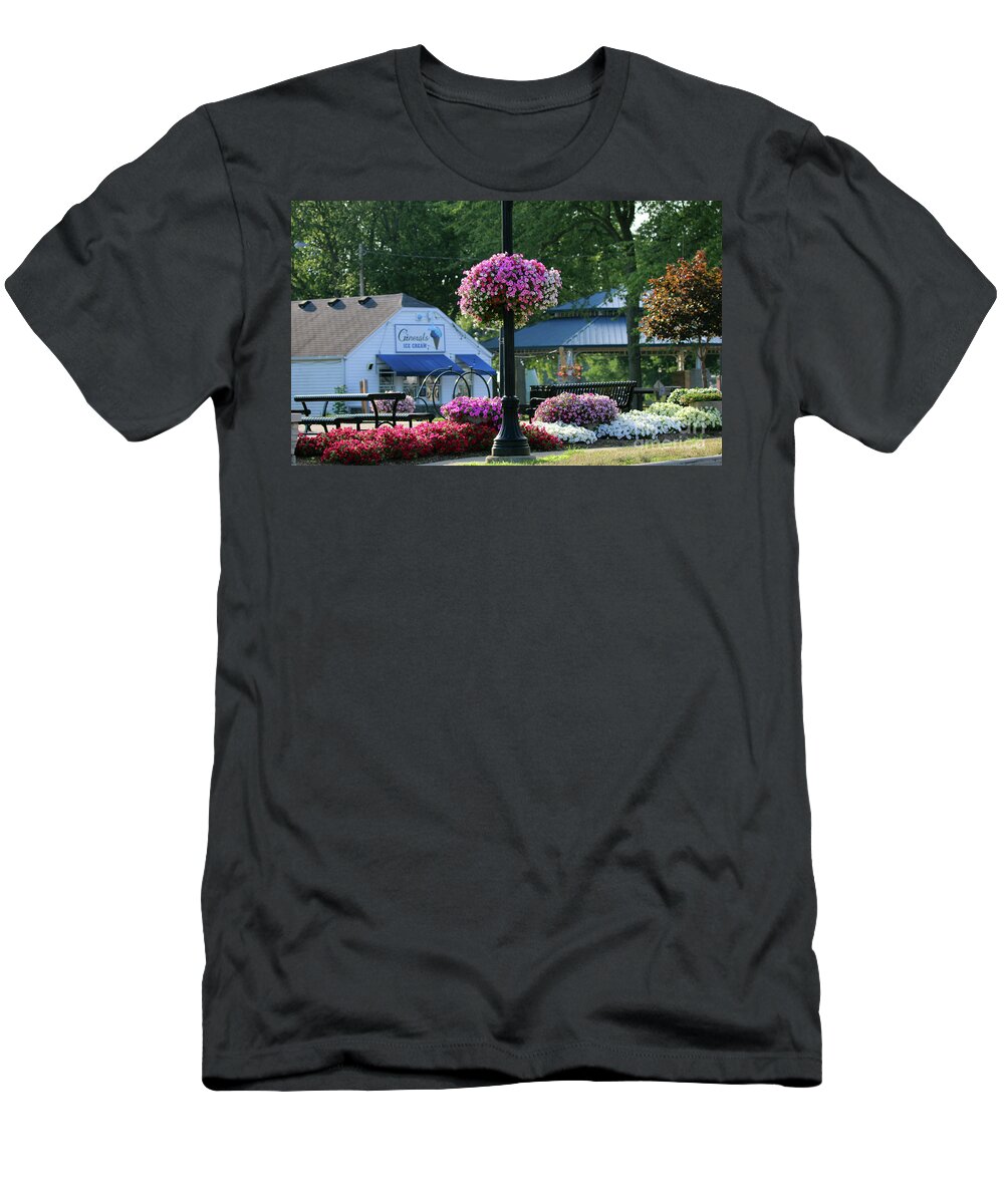 Whitehouse Ohio T-Shirt featuring the photograph Generals Ice Cream Whitehouse Ohio 9871 by Jack Schultz