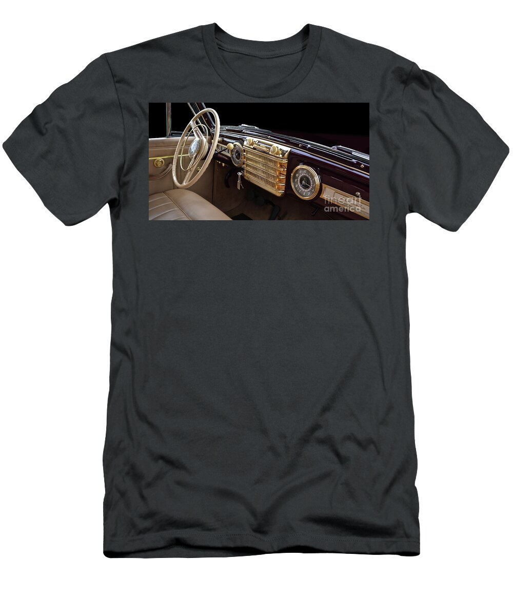 Groovin’ T-Shirt featuring the photograph Grooving To The Golden Oldies by Ron Long