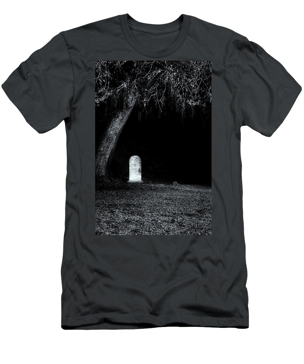 Marietta Georgia T-Shirt featuring the photograph Lonely Headstone by Tom Singleton