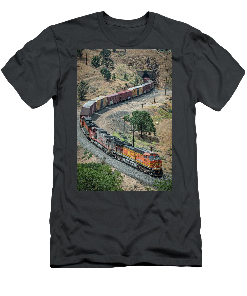 Railroad T-Shirt featuring the photograph BNSF 4620 leads a mixed freight through the Tehachapi mountains by Jim Pearson