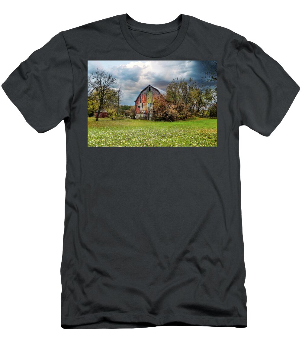 Northernmichigan T-Shirt featuring the photograph Old Barn In Metamora DSC_0720 by Michael Thomas
