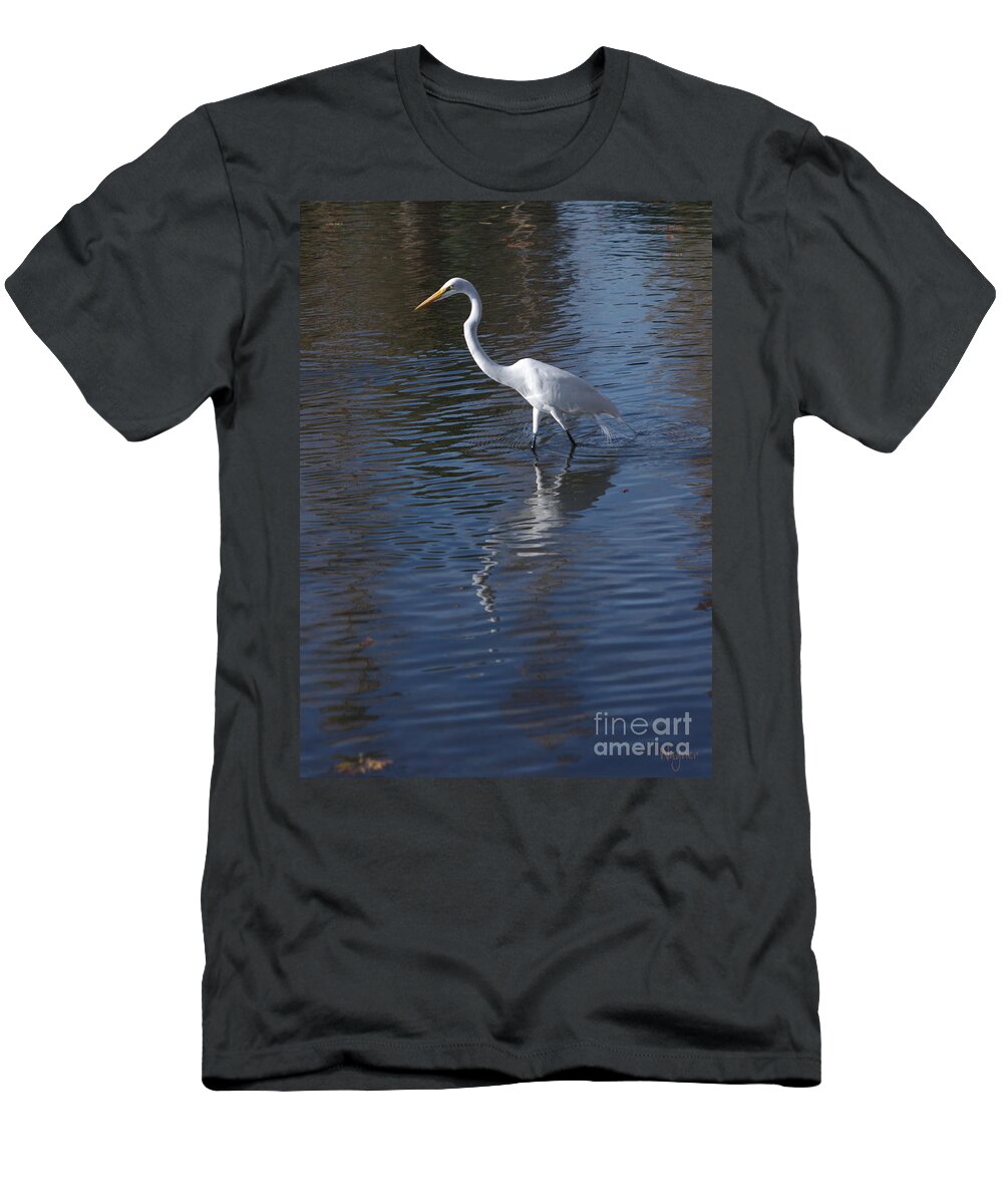 Great Egret T-Shirt featuring the painting Reflections by Hilda Wagner