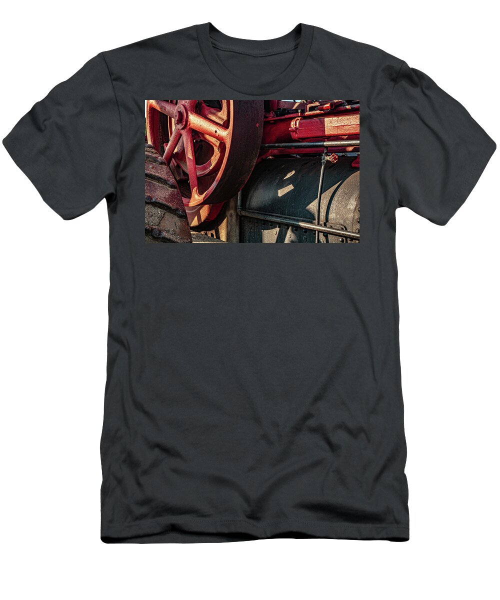 Iron Tractors T-Shirt featuring the photograph Steam Engine Iron by Linda Unger