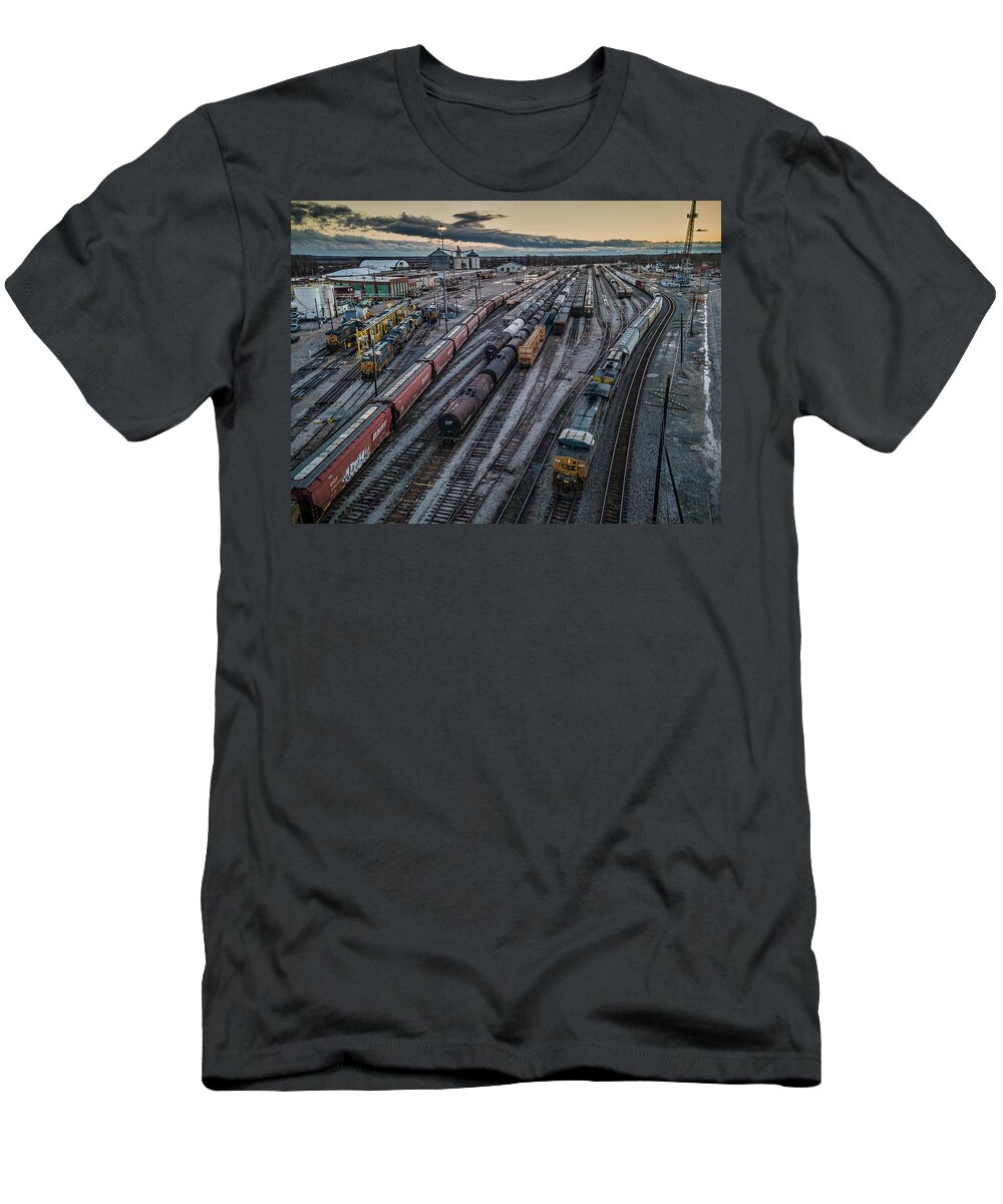 Railroad T-Shirt featuring the photograph Sunset arrival of Northbound CSX Q512-01 at Howell Yard Evansville IN by Jim Pearson