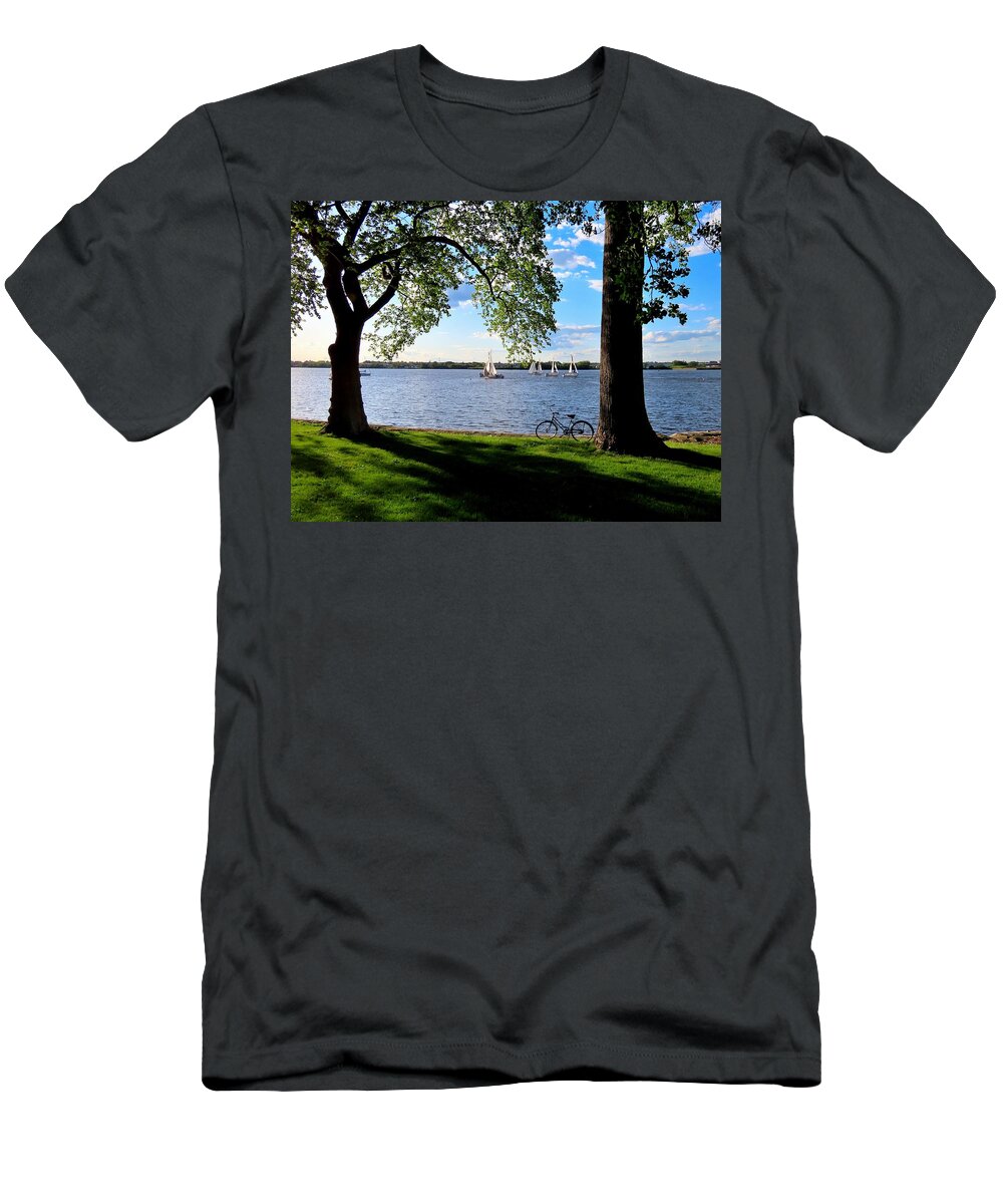 Delaware River T-Shirt featuring the photograph Taking a Break on a Spring Afternoon by Linda Stern