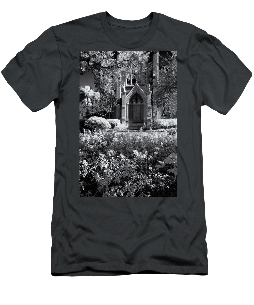 Marietta Georgia T-Shirt featuring the photograph Temple Mickve Israel by Tom Singleton